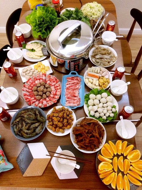 厂天天特卖工厂店引领饮食新趋势麻将胡了年轻人的火锅新风尚淘工(图1)