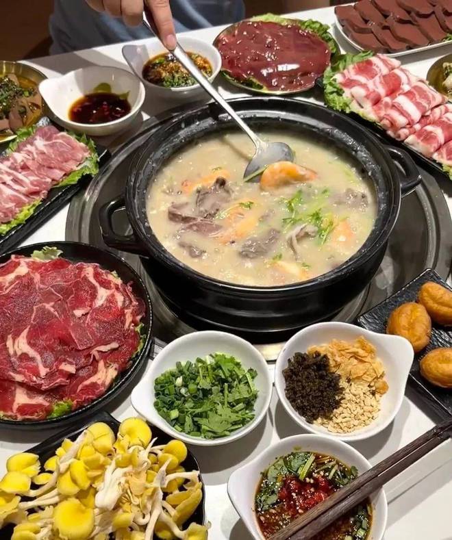 生火锅锅底竟然加入枸杞！麻将胡了游戏年轻人追捧养(图5)