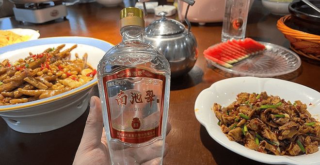 入成都吃美食喝美酒回国后却集体破防！麻将胡了2游戏入口大量乌克兰游客涌(图7)