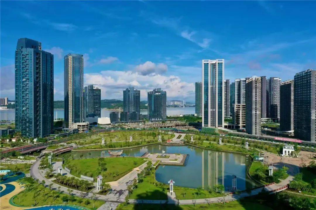 锅看这座城市的服务智慧麻将胡了从汕头牛肉火(图2)