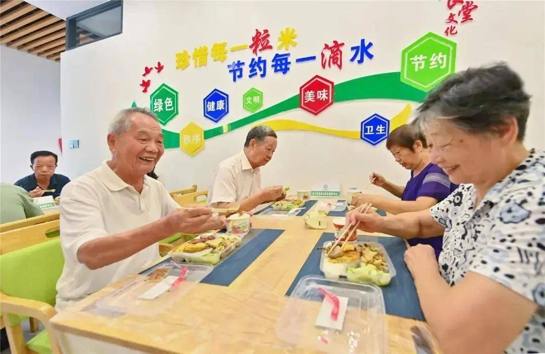 锅看这座城市的服务智慧麻将胡了从汕头牛肉火(图5)